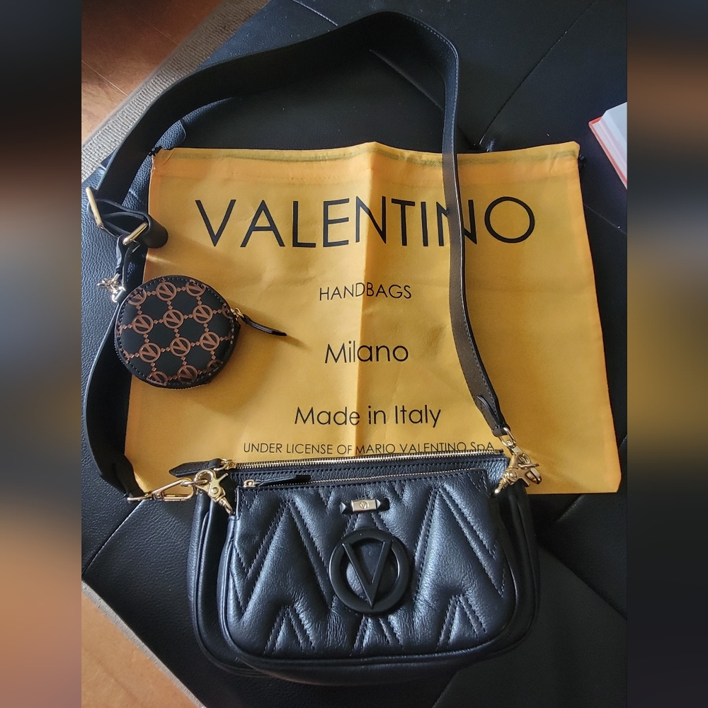 Beautiful  Valentino SpA Soft Leather Crossbody Made in Italy, with dust bag-NWT